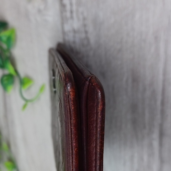 Chanel Camellia Embossed Lambskin Wallet - Picture 13 of 17